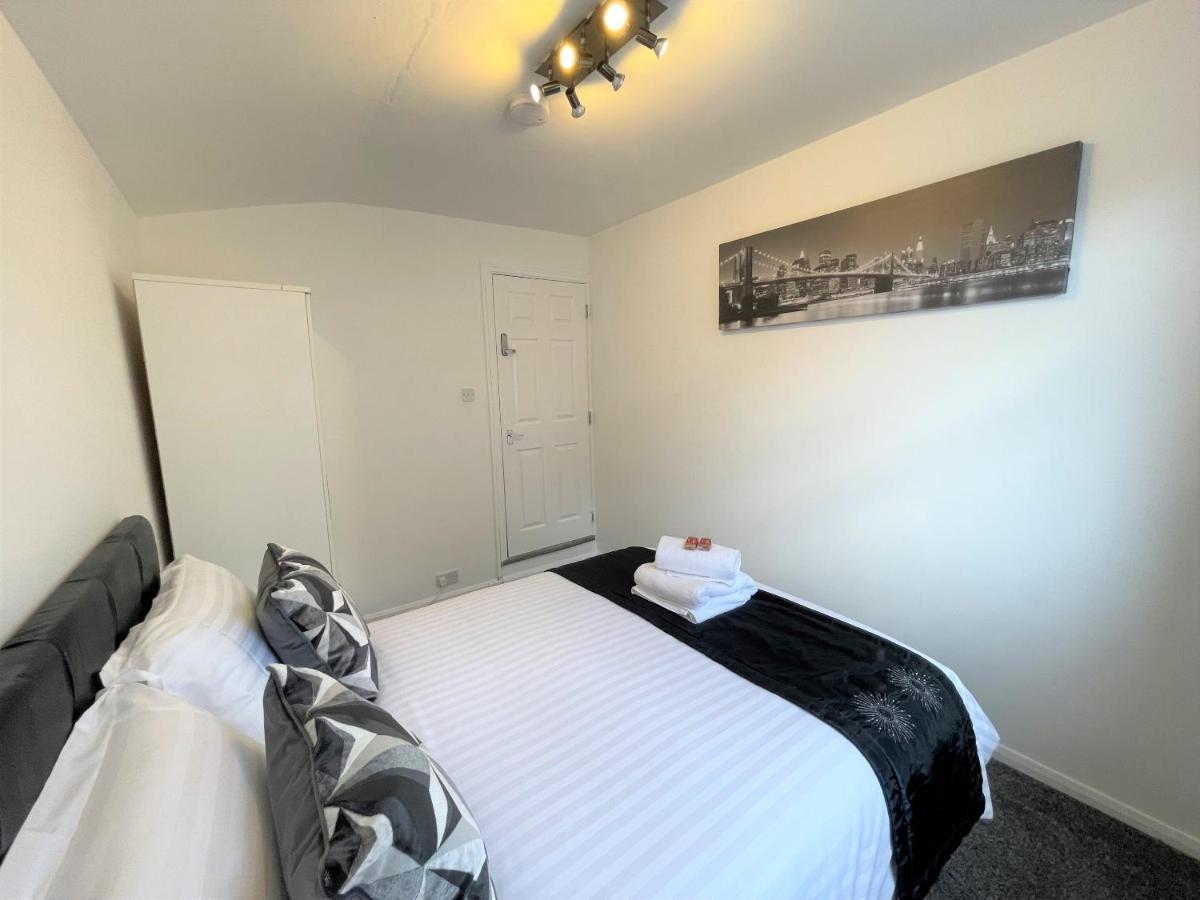 Robinhuts - 3 Bed Accommodation -Perfect For Contractors, Families & Students Kingston upon Hull Exterior photo